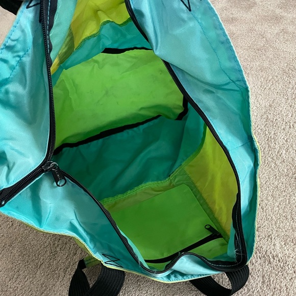LL Bean Nylon tote with zipper - Picture 10 of 12